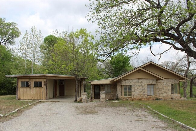 908 River Rd in Wimberley, TX - Building Photo - Building Photo