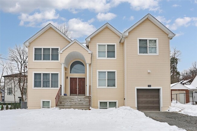 160 Saddle River Rd in Airmont, NY - Building Photo - Building Photo