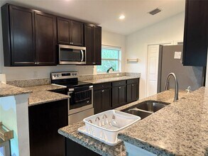 329 Palm Breezes Dr in Fort Pierce, FL - Building Photo - Building Photo