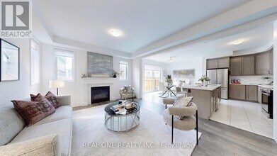 561 Kennedy Cir W in Milton, ON - Building Photo - Building Photo