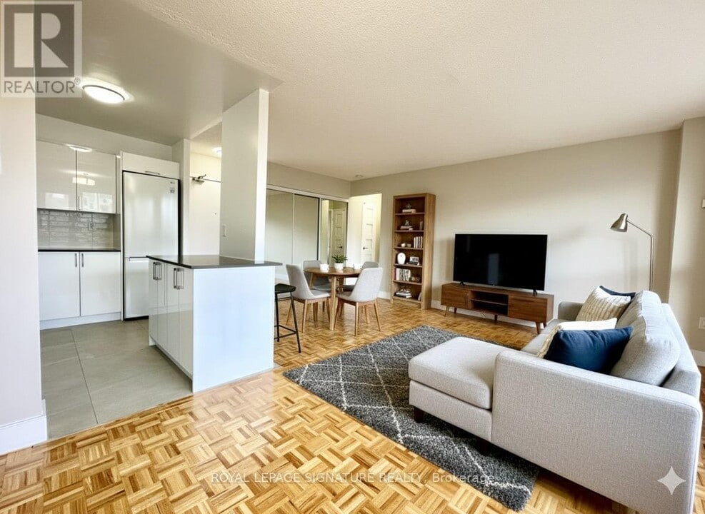 666 Spadina Ave. in Toronto, ON - Building Photo