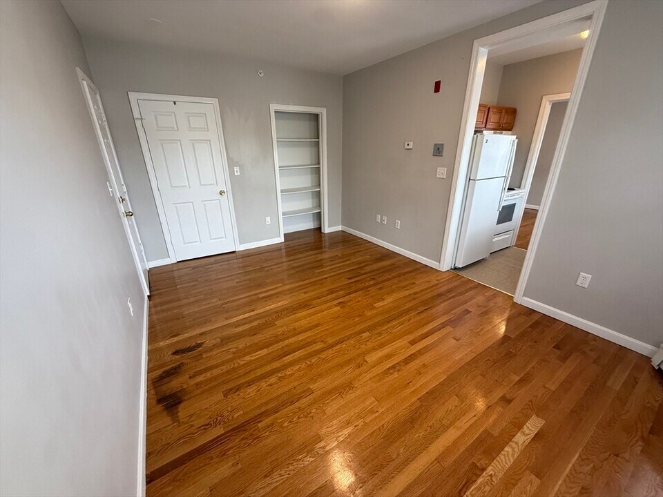 4 Kingsley Terrace in Lynn, MA - Building Photo