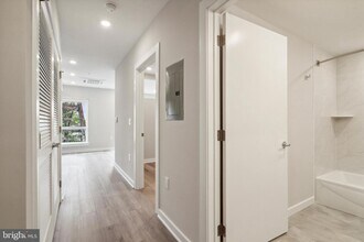 3449 Scotts Ln, Unit A306 in Philadelphia, PA - Building Photo - Building Photo