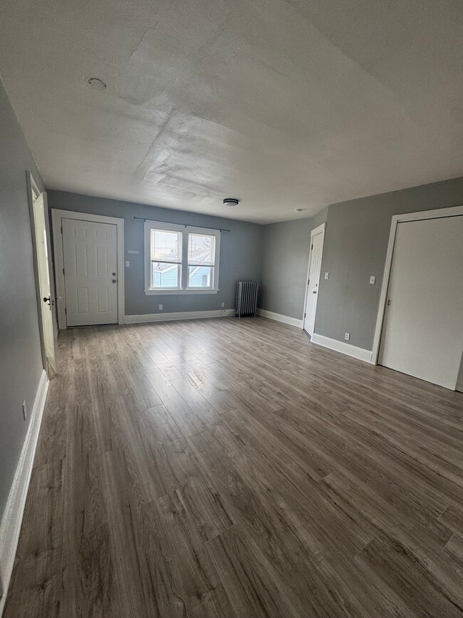 447 Naugatuck Ave, Unit 2R in Milford, CT - Foto de edificio - Building Photo