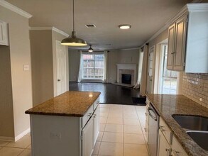 9806 Gold Cup Way in Houston, TX - Foto de edificio - Building Photo