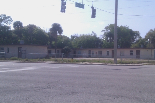 424-430 N Charles St in Daytona Beach, FL - Building Photo