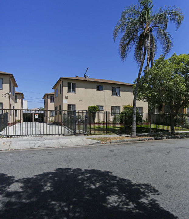 918 S Gramercy Dr in Los Angeles, CA - Foto de edificio