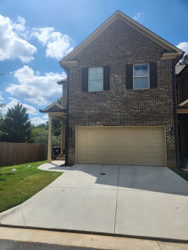 302 Cashes Dr in Lilburn, GA - Building Photo - Building Photo