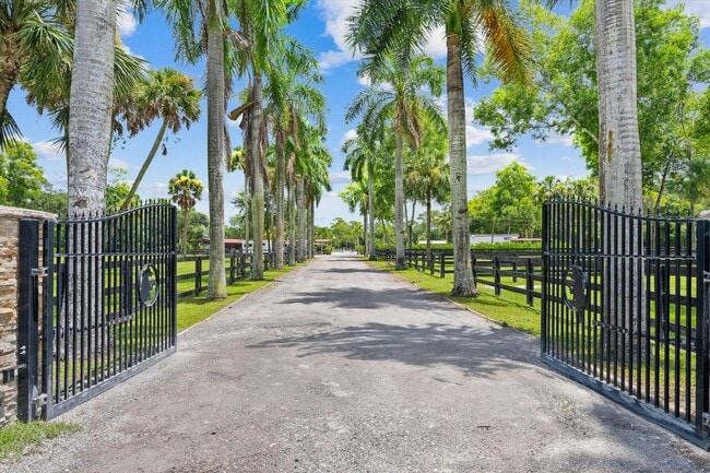 3570 B Rd in Loxahatchee Groves, FL - Building Photo - Building Photo