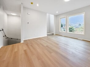 9307-9123 123 Ave NW in Edmonton, AB - Building Photo - Building Photo