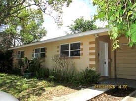 802 Lewis Dr in Daytona Beach, FL - Building Photo