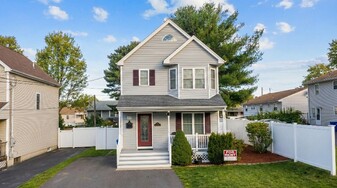 27 Bishop St in Bristol, CT - Building Photo