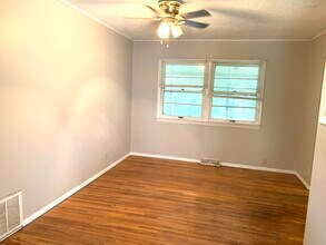 1130 Oakwood Dr in Lexington, KY - Building Photo - Building Photo