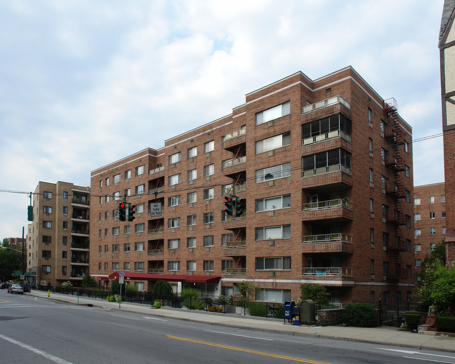 The Homestead Owners Corp in Hartsdale, NY - Foto de edificio