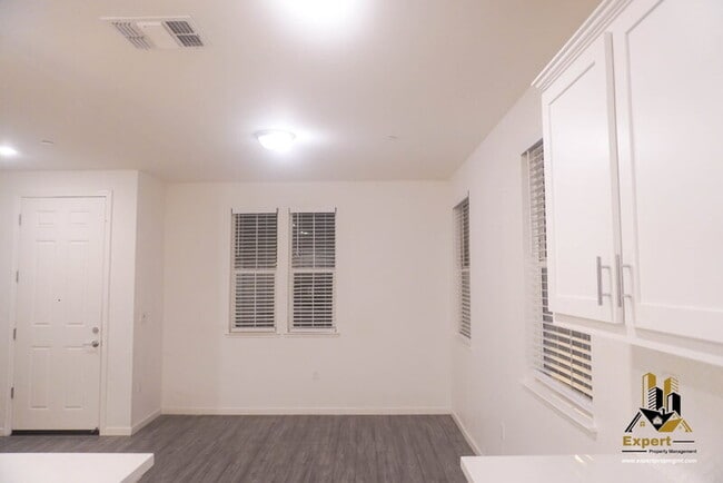 2939 Limoges Walk in Sacramento, CA - Building Photo - Building Photo