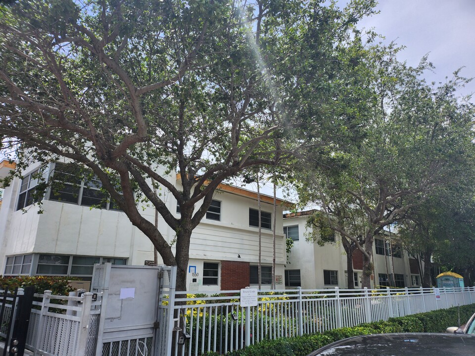 1550 Pennsylvania Ave, Unit 123 in Miami Beach, FL - Building Photo