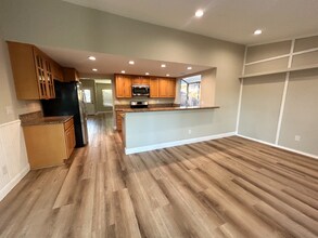 1742 Oakview Way in Upland, CA - Building Photo - Building Photo