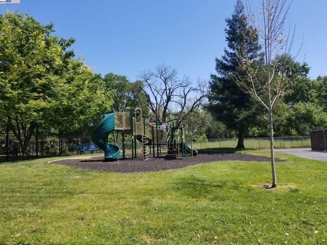 2113 Arroyo Ct in Pleasanton, CA - Building Photo - Building Photo