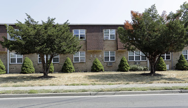 River Drive Village Apartments in Garfield, NJ - Building Photo - Building Photo