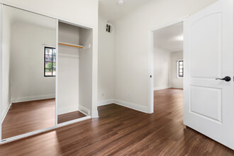Trojandale Apartments in Los Angeles, CA - Foto de edificio - Building Photo