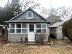 102 Ocean Gate Ave in Ocean Gate, NJ - Building Photo