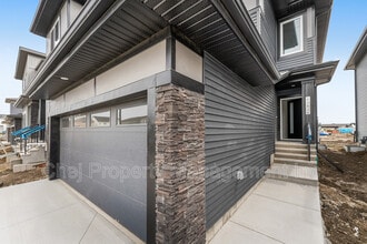6381 King Wynd SW in Edmonton, AB - Building Photo - Building Photo