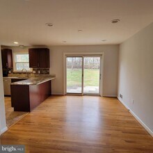 18320 Metz Dr in Germantown, MD - Building Photo - Building Photo