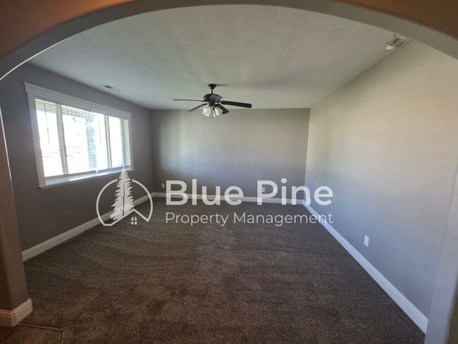 1292 Hammerstone Dr in Idaho Falls, ID - Building Photo - Building Photo