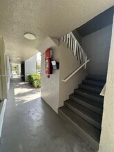 7510 SW 152nd Ave in Miami, FL - Foto de edificio - Building Photo