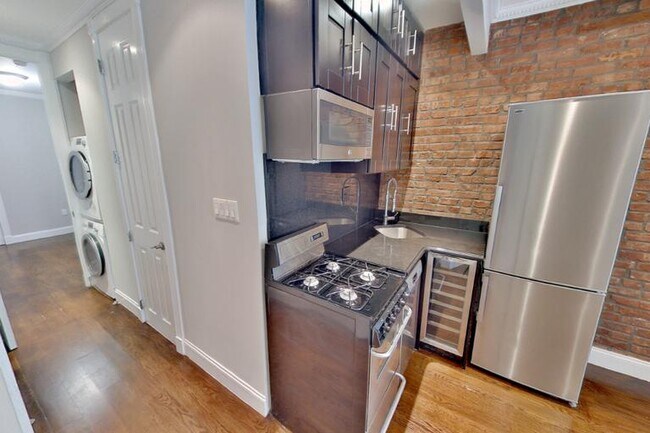 3 W 103rd St in New York, NY - Building Photo - Building Photo