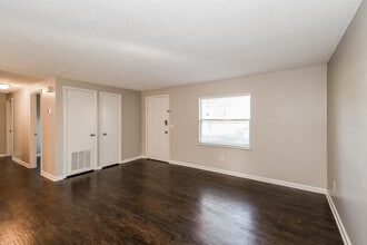 8444 Fury Dr in Jacksonville, FL - Building Photo - Building Photo