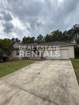 3083 Lakeview Cir in Southside, AL - Building Photo