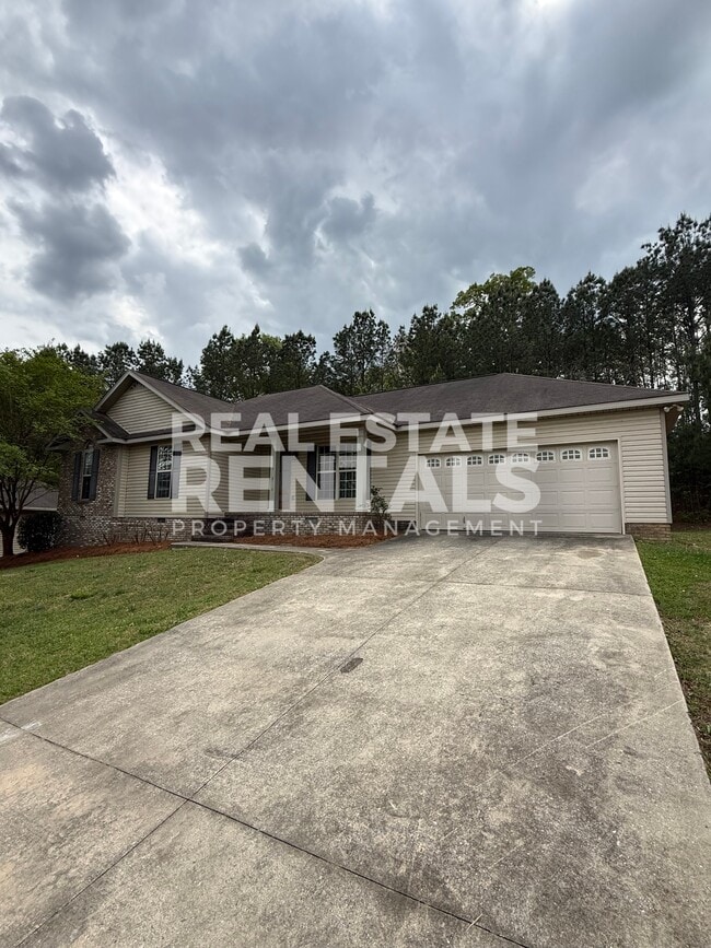 property at 3083 Lakeview Cir