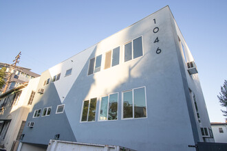1046 N Sierra Bonita Ave in West Hollywood, CA - Building Photo - Building Photo