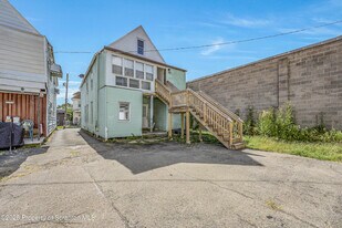 7 Plum Pl in Scranton, PA - Building Photo