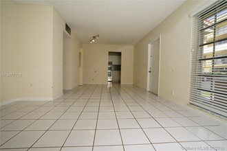 8050 Camino Ct in Miami, FL - Building Photo - Building Photo