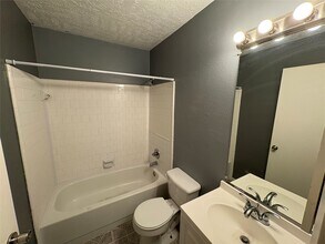 10607 Staghill Dr in Houston, TX - Building Photo - Building Photo