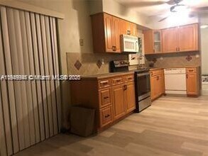 8700 NW 21st St in Sunrise, FL - Building Photo - Building Photo
