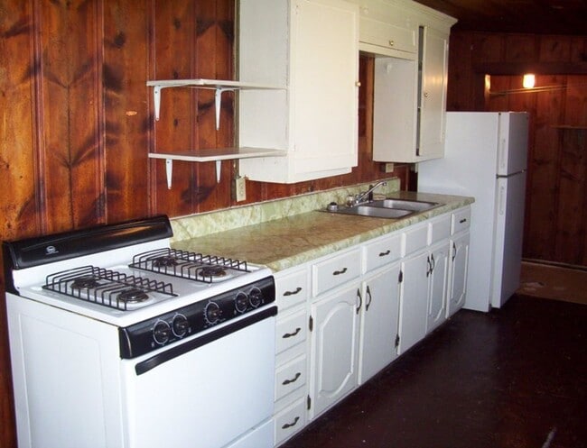 1421 W Hovey St in Springfield, MO - Building Photo - Building Photo