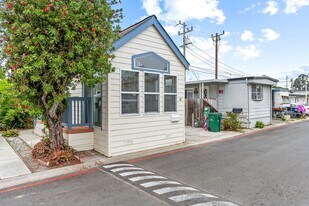 2630 Portola Dr in Santa Cruz, CA - Building Photo