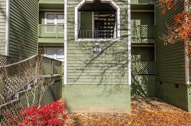 property at 978 Stewarts Creek Dr