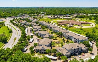 Riata Apartments in Dallas, TX - Building Photo - Building Photo