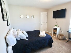 83 Rhett Ln in Richmond Hill, GA - Building Photo