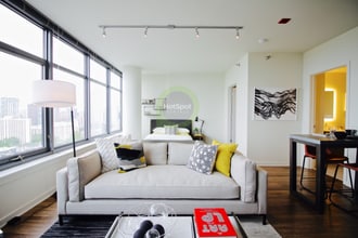 840 N Orleans St in Chicago, IL - Building Photo - Building Photo