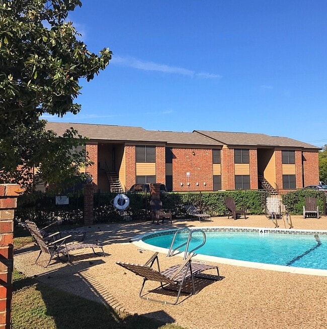 3917 Bonnie Dr, Unit 104 in Fort Worth, TX - Foto de edificio - Building Photo