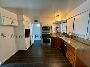 211 Ash St in Taft, CA - Building Photo - Building Photo