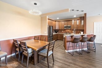 433 Sloan Ct in Matawan, NJ - Building Photo - Building Photo