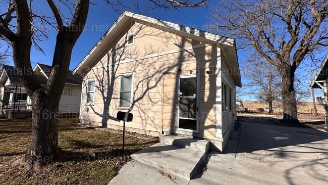 property at 1120 W Dayton Ave