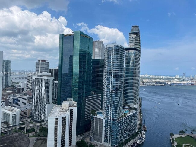 41 SE 5th St in Miami, FL - Building Photo - Building Photo