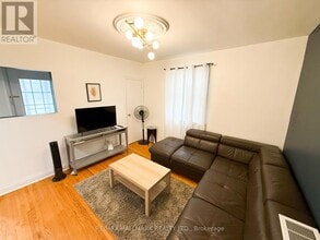 20 Bayard Ave in Toronto, ON - Building Photo - Building Photo